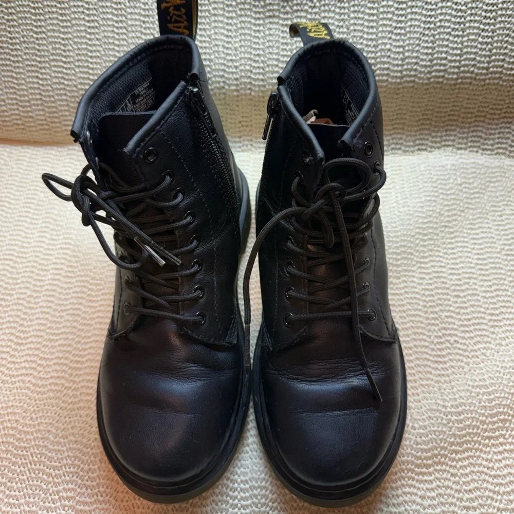 Dr. Martens 1460 Junior boots in a Monochrome Black 2